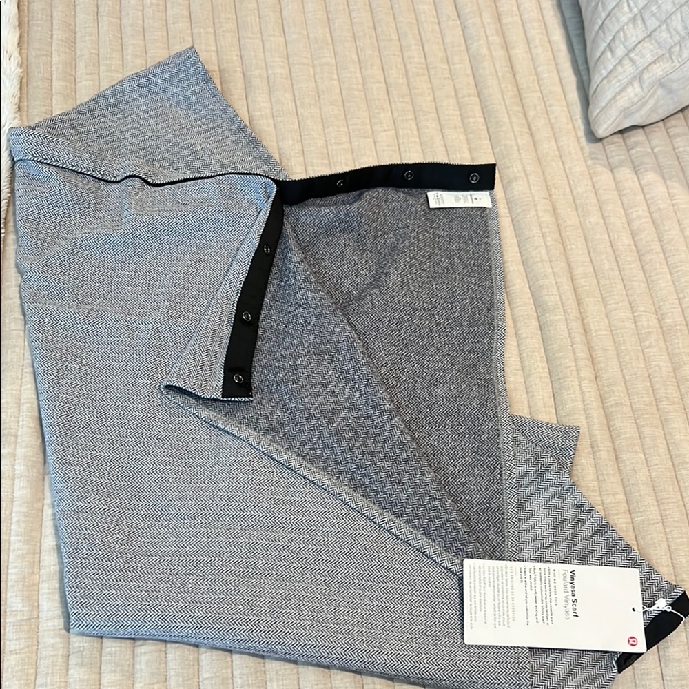 lululemon Vinyasa Gray Herringbone Scarf Cozy Knit Wrap